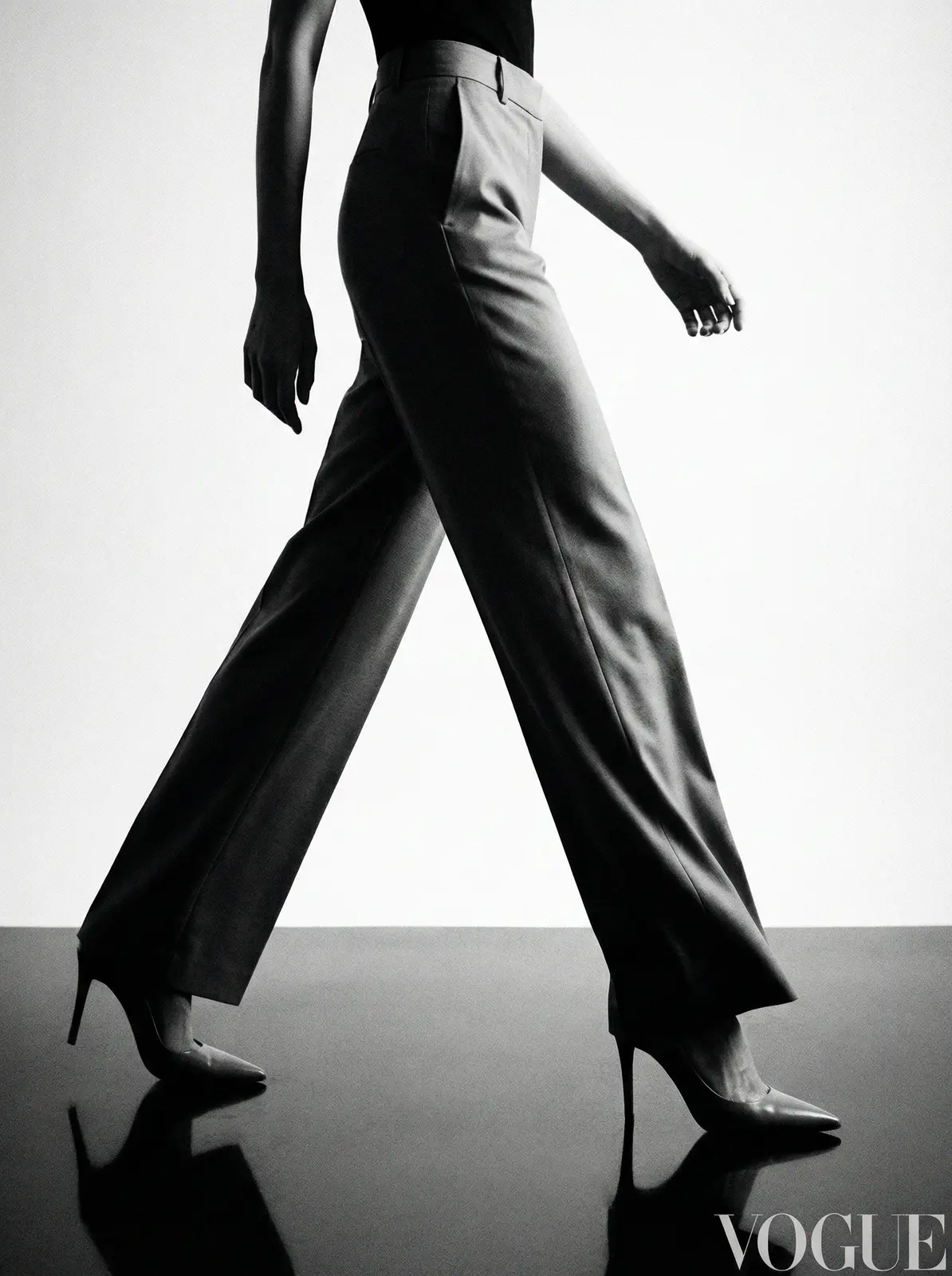 博业体育官网 大长腿 设计师长裤高跟鞋影像